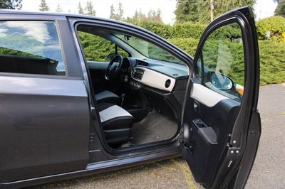 2012 Toyota Yaris 5-Door L1-owner